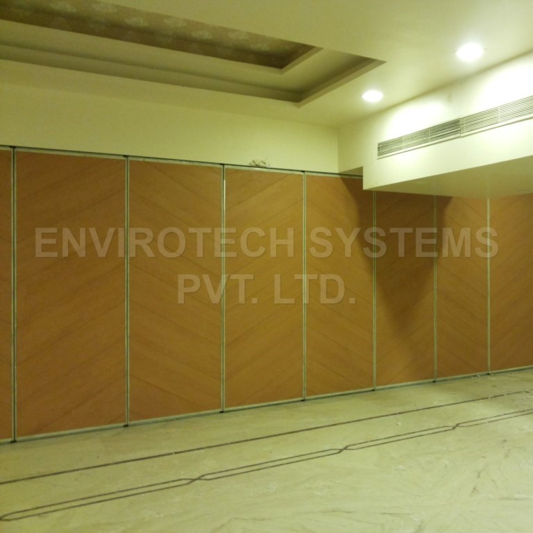 Semi Automatic Sliding Folding Partitions Density: 48/96 Kilogram Per Cubic Meter (Kg/m3)