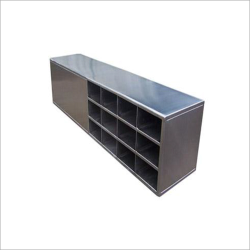 Cleanroom Crossover Bench Design: Rack