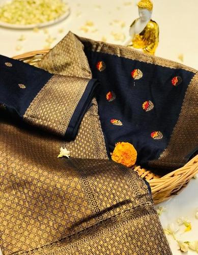 फेस्टिव सिल्क साड़ियां