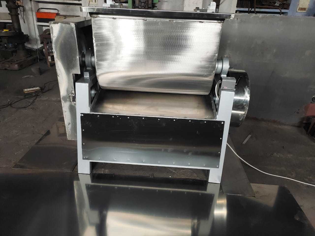 50 Kg Dough Kneader - Material: Ss