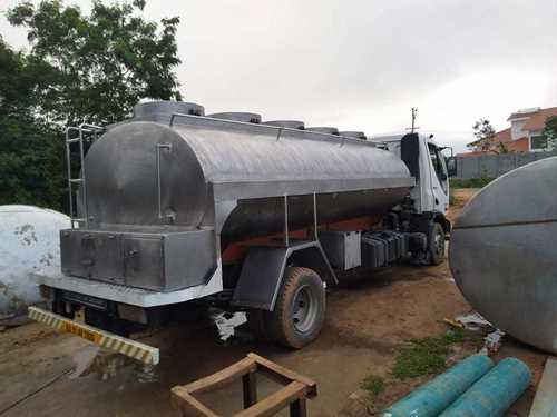 त्रिची स्टेनलेस स्टील क्षैतिज रोड दूध टैंकर