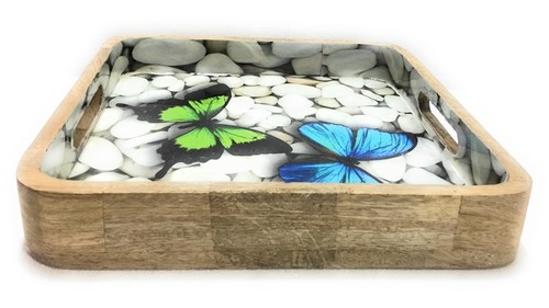एक्सक्लूसिव बटरफ्लाई डिज़ाइन में लैक्क्वेर्ड ट्रे