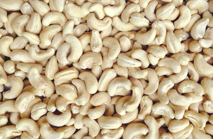 Yellow Raisins - Dried Grapes, Various Sizes, Elongated Shape, Rich Yellow Color | Natural & Organic, High In Antioxidants, Free From Impurities
