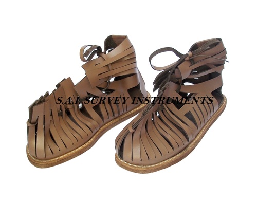 यूरोपियन रोमन लेदर आर्मर सैंडल