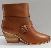 ब्लैक लेडीज़ बूट