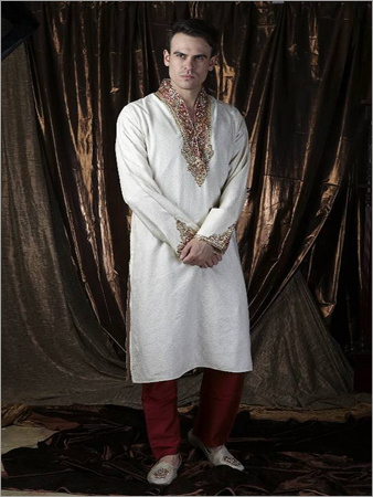 कढ़ाई वाला कुर्ता पायजामा