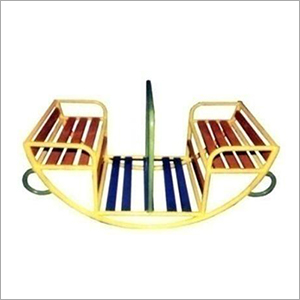 स्टील फोर सीटर बोट शेप सी-सॉ