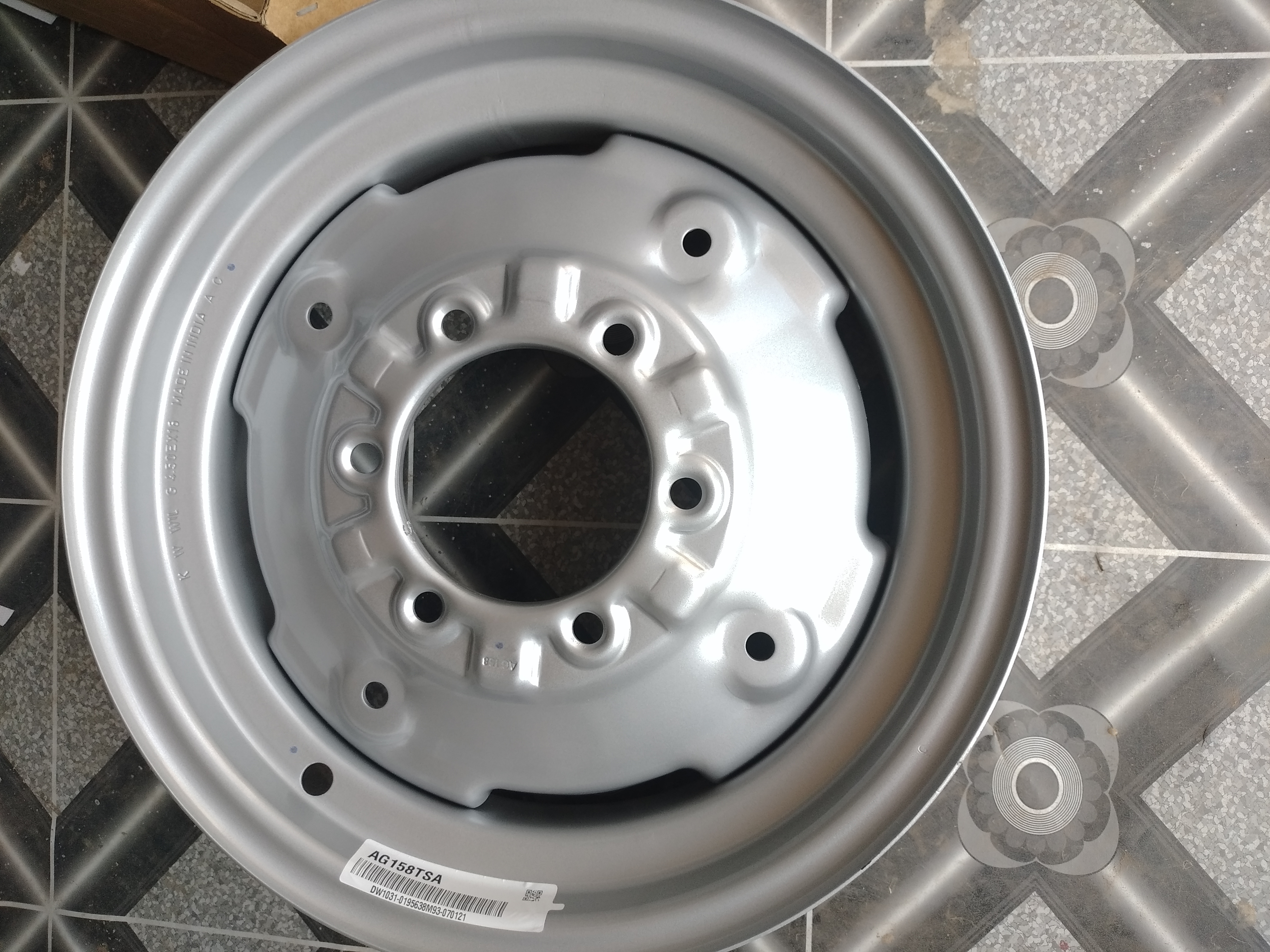 Wheel Rim - Steel Material , Glossy Silver Finish With Painted Surface Treatment For Tractor Linkage Parts