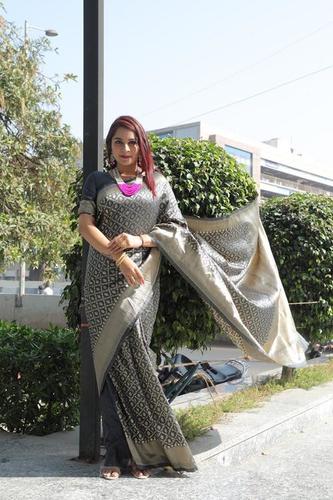 मल्टी कलर लेडीज़ प्योर सिल्क साड़ी