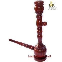 अच्छी तरह से तैयार लकड़ी का लाल पाइप