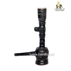 अच्छी तरह से तैयार लकड़ी का काला पाइप