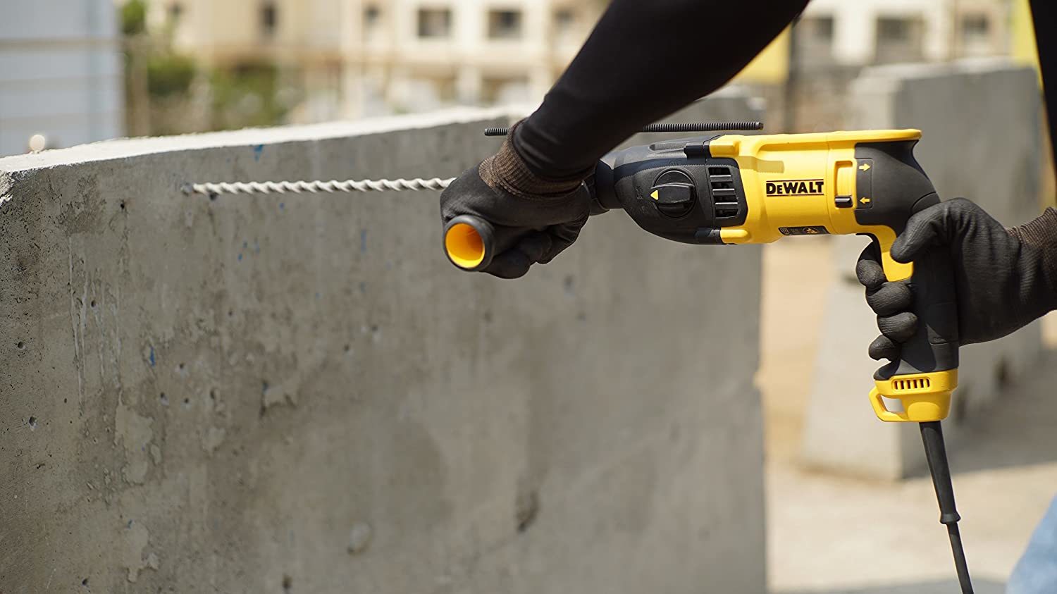 Yellow Dewalt Dch133m1 18v , 26mm Hammer Drill