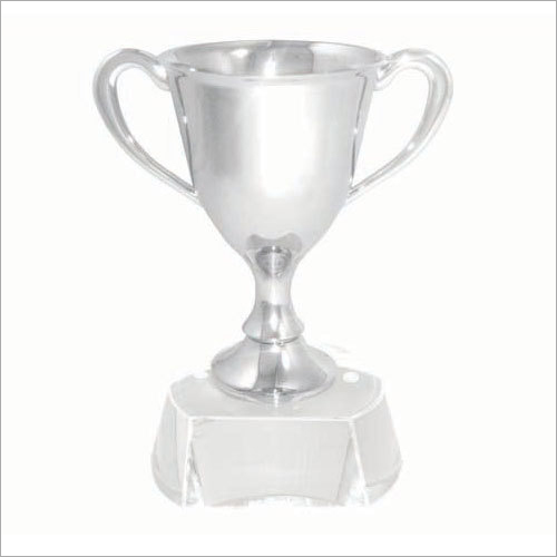 क्रिस्टल सिल्वर प्लेटेड ट्राफियां