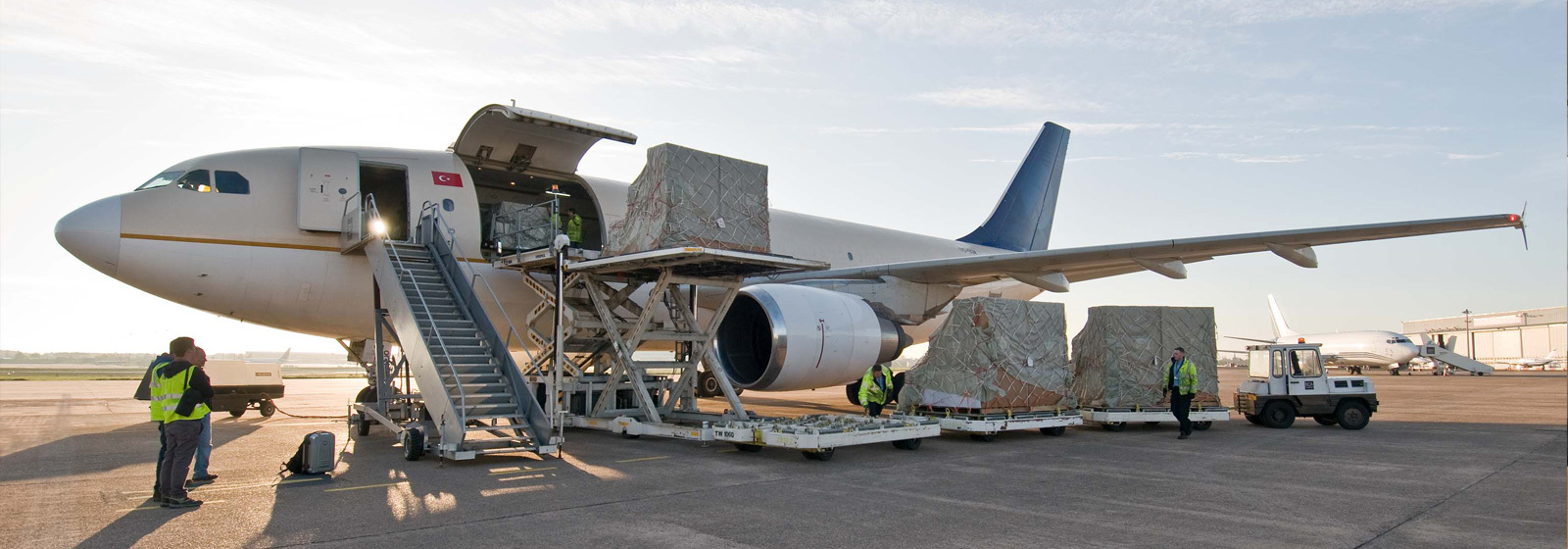 Air Freight Forwarding Services - Comprehensive Logistics Solutions | Expert Rate Calculations, Reliable Transportation & Broker Support
