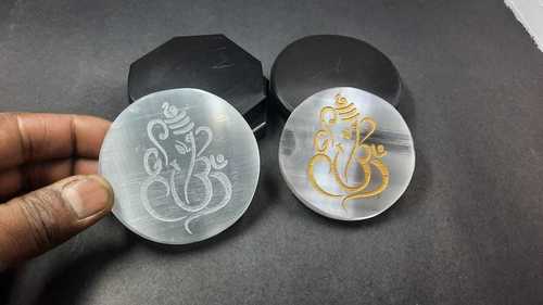 गणेश ने सेलेनाइट स्लाइस डिजाइन किए