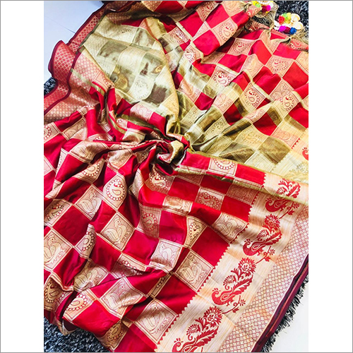 किसी भी रंग की महिलाओं की फैंसी डिज़ाइनर साड़ी