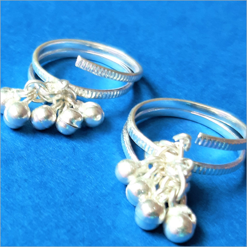 Ladies Adjustable Toe Ring - High-Quality Metal, Adjustable Fit for All Sizes | Elegant Design for Everyday Wear, Versatile for Various Attires