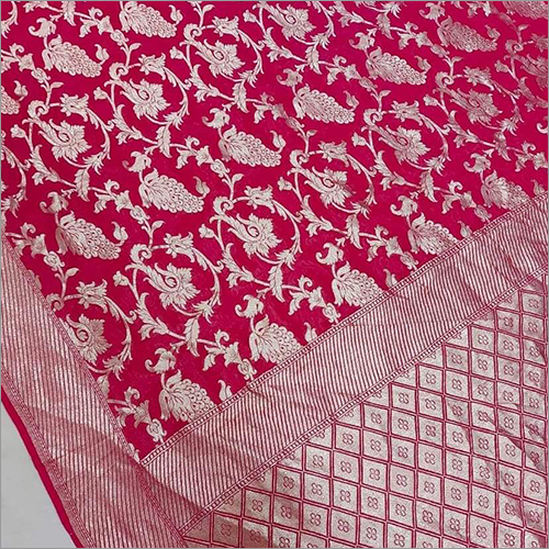 विभिन्न रंगों में उपलब्ध महिलाओं की शिफॉन साड़ी