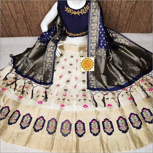 महिलाओं के लिए वॉशेबल एथनिक बनारसी लहंगा