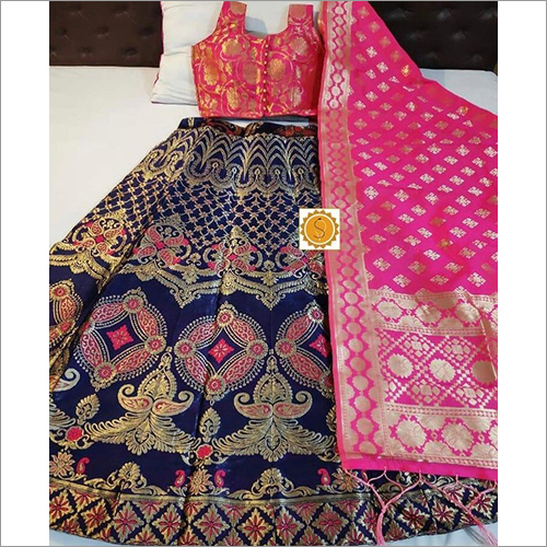 मल्टीकलर प्रिंटेड बनारसी लहंगा