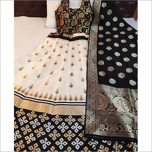 मल्टीकलर लेडीज़ मॉडर्न बनारसी लहंगा