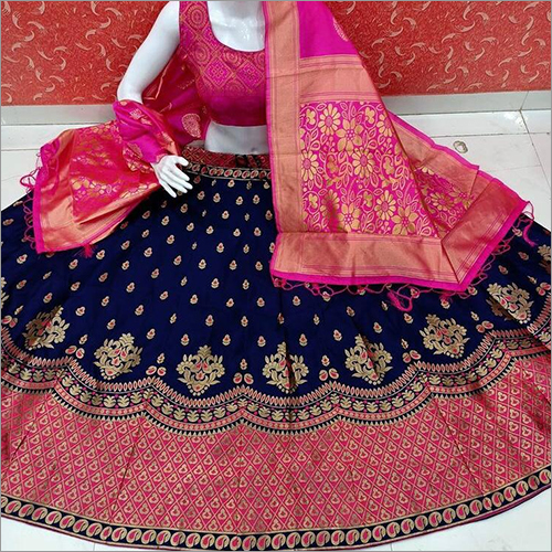 इंडियन लेडीज़ मॉडर्न बनारसी लहंगा