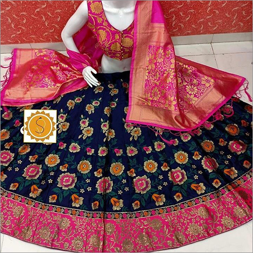 मल्टीकलर डिजिटल फ्लोरल प्रिंटेड बनारसी लहंगा