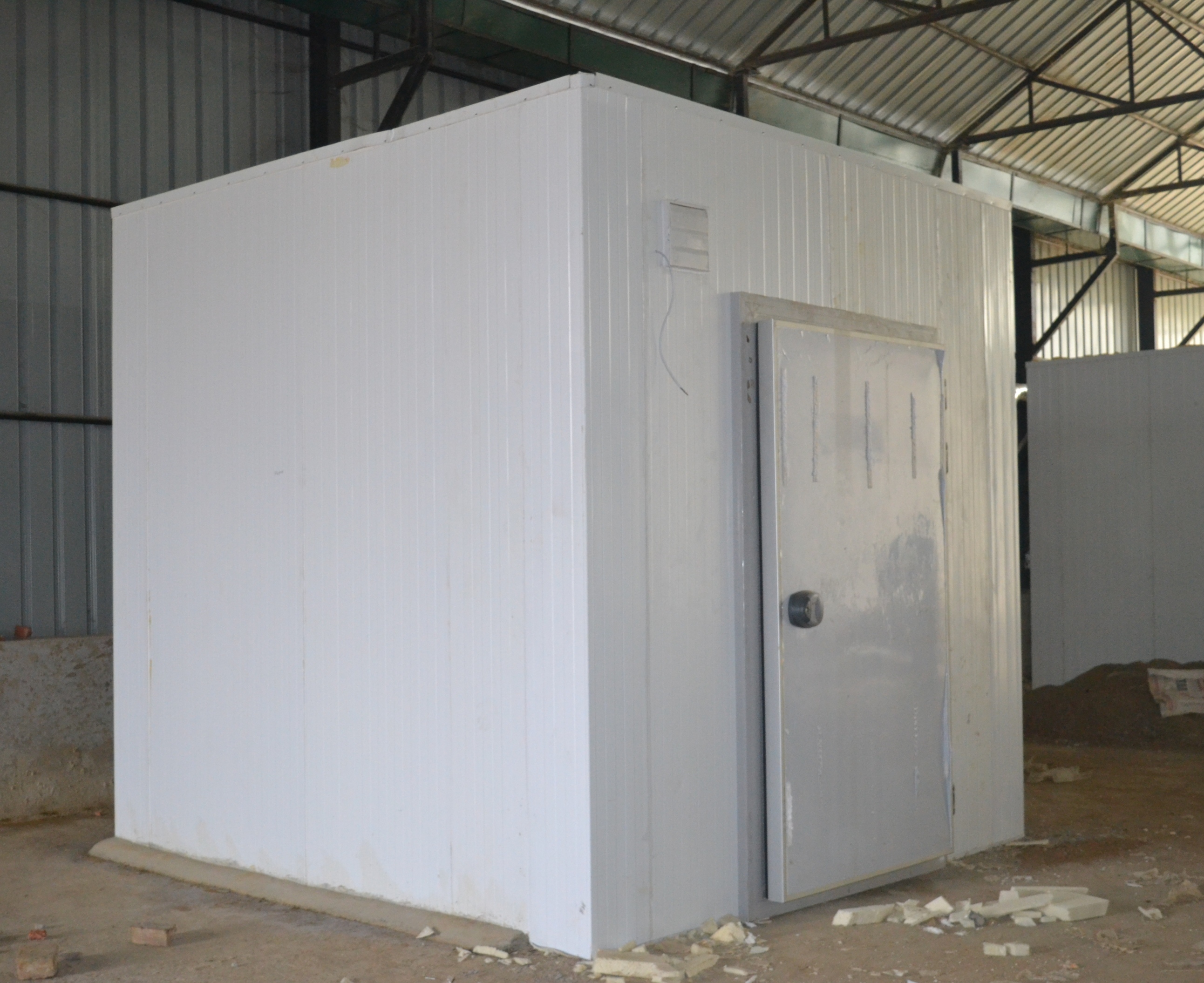 Modular Cold Room - 80mm Insulated Panels | Air Cooled Cooling System, Manual Swing Door, 2-8â°c Temperature Control, 230-415v Voltage, 3-year Warranty