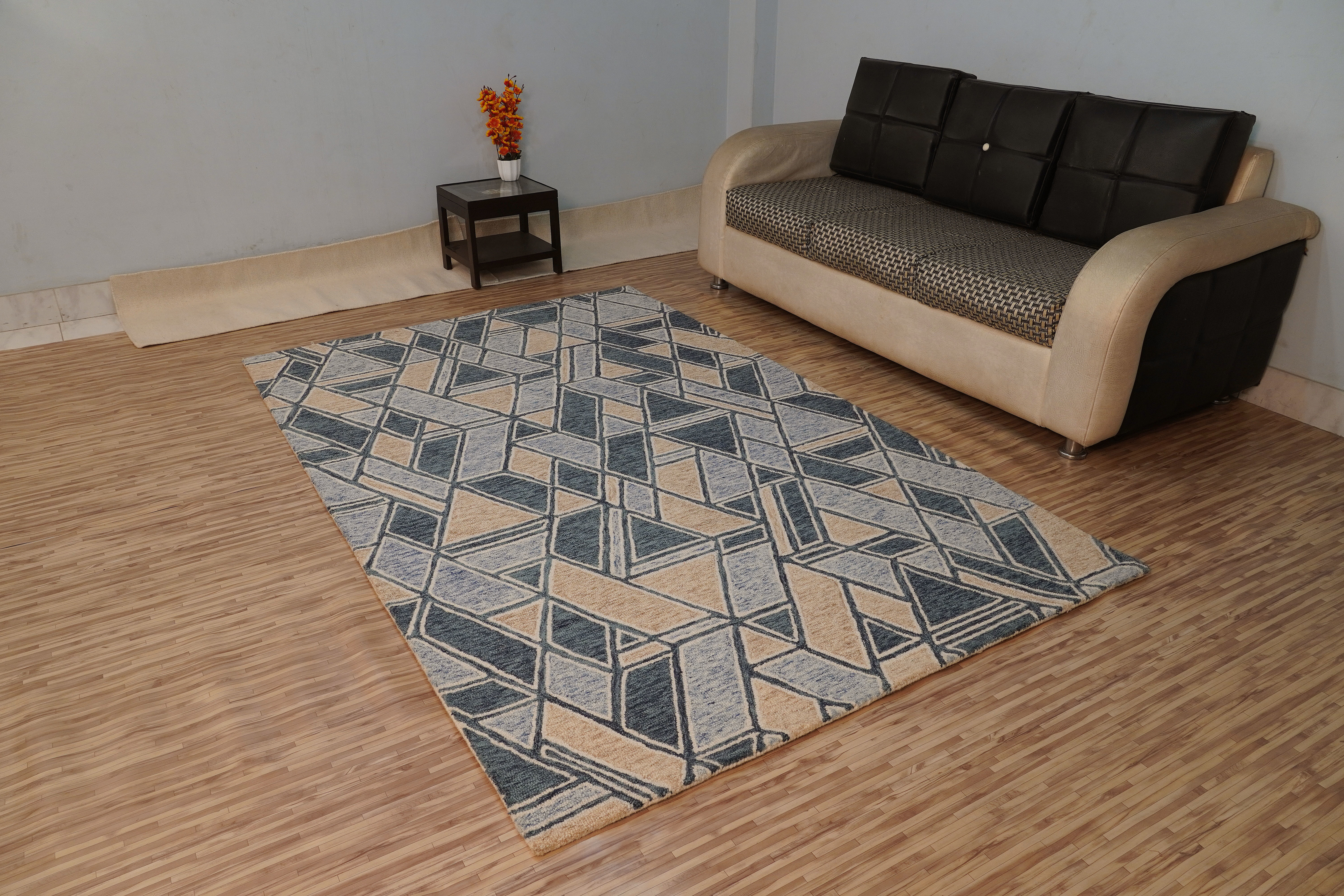 Hand Tufted Woolen Carpets - 80% Wool + 20% Cotton, Rectangle/round/custom Shapes | Easy To Clean, Non-slip, Modern Loop Pile Design