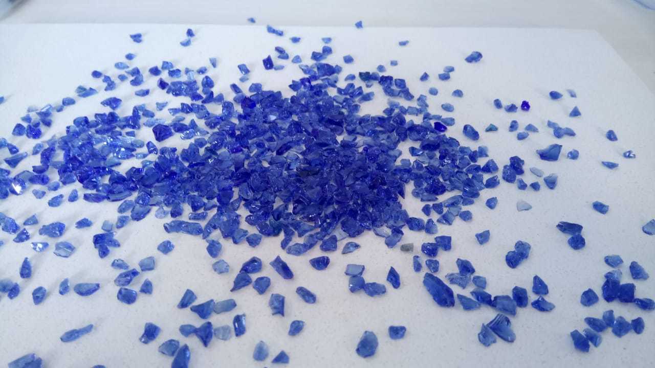 Recycled Royal Black Crushed Glass Chips For Terrazzo Floor Size: Size: (1) 1- 1.5 Mm (2) 2-3 Mm (3) 3-4 Mm (4) 4-5 Mm