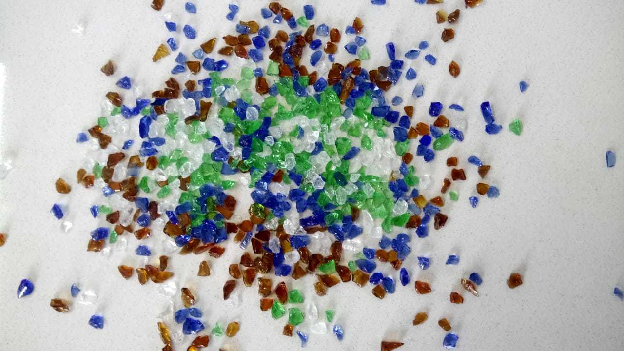 Recycled Royal Black Crushed Glass Chips For Terrazzo Floor Size: Size: (1) 1- 1.5 Mm (2) 2-3 Mm (3) 3-4 Mm (4) 4-5 Mm