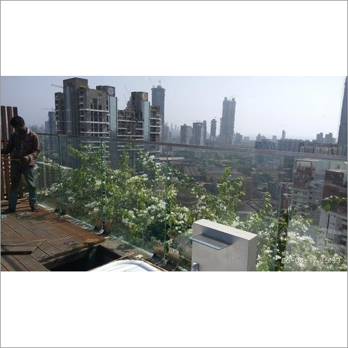 बिना फ्रेम वाली कांच की रेलिंग