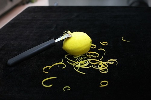 Lemon Peel Oil Extract Purity(%): 100 %
