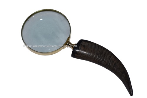 ब्राउन कार्व डिज़ाइन वुडन हैंडल मैग्निफाइंग ग्लास