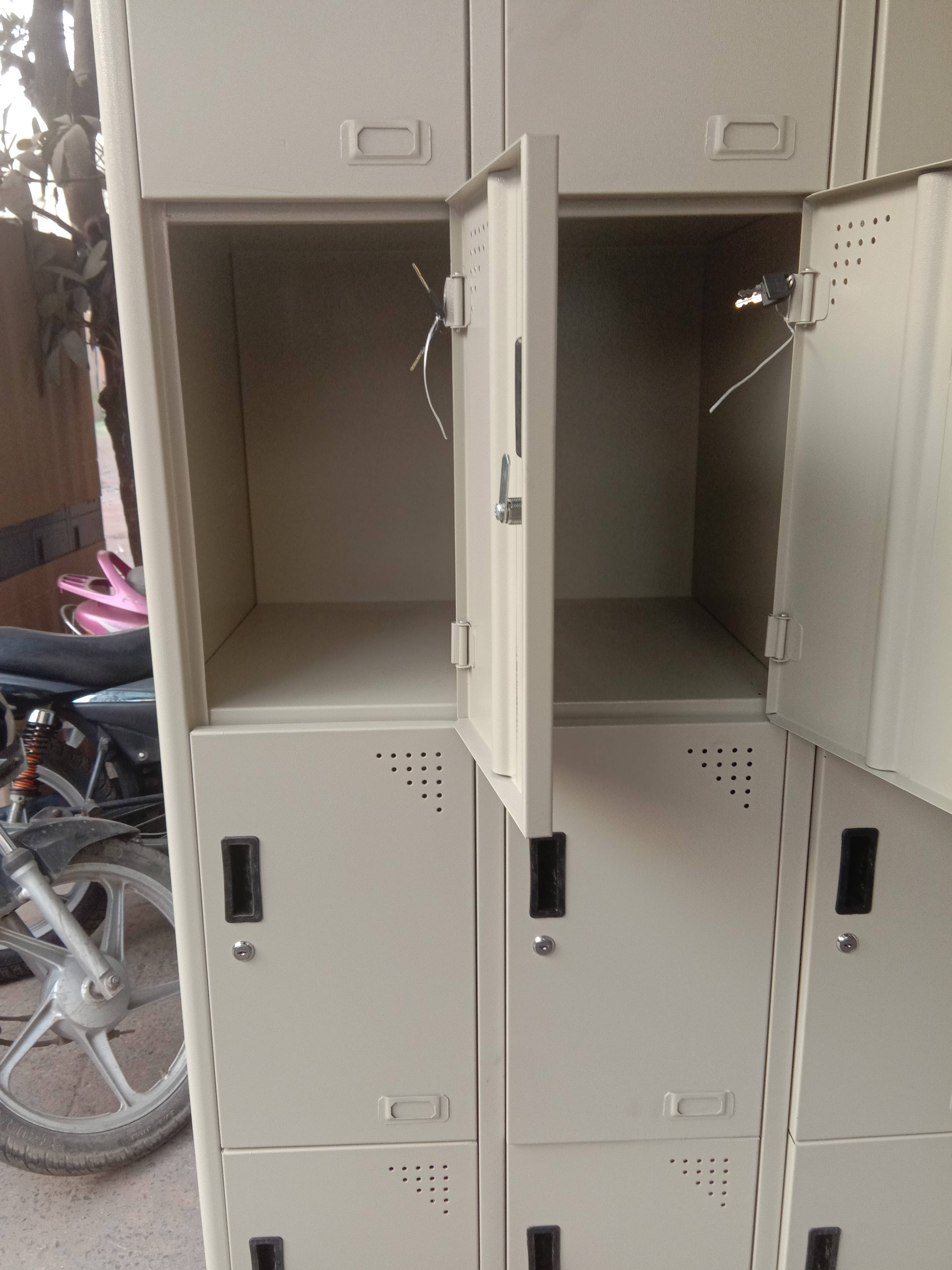 12 Door Worker Locker - Color: Ivory