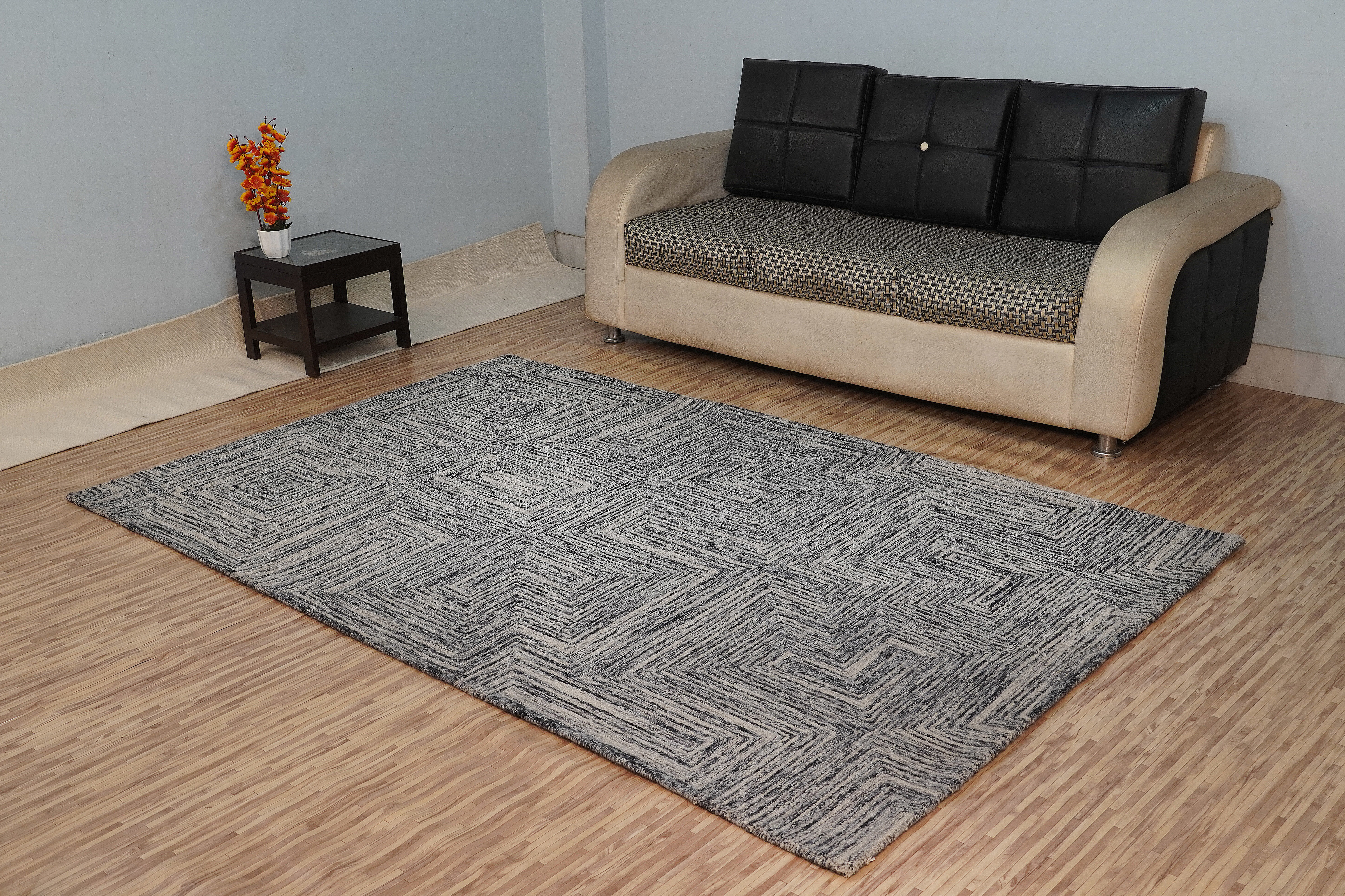 Hand Tufted Woolen Carpets - Wool Material, Rectangle Shape, 12-14 Mm Thickness | Modern Design, Easy To Clean, Anti-slip Feature, Customized Sizes And Patterns