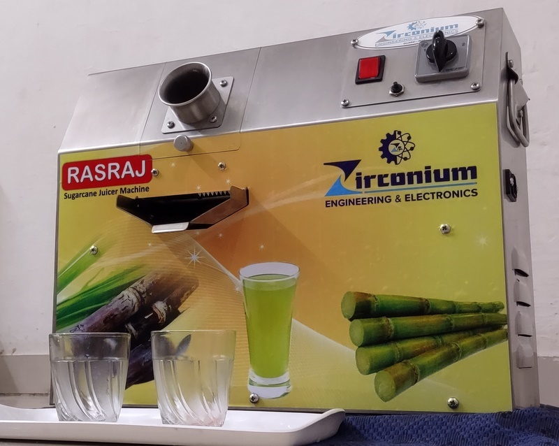 Zirconium Brand Rasraj Sugarcane Juicer - Sa 304l Stainless Steel, Ergonomically Designed For Hygiene With 300 Glasses Per Hour Capacity