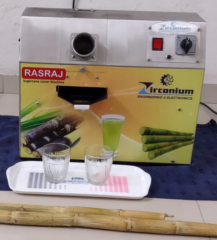 Zirconium Brand Rasraj Sugarcane Juicer - Sa 304l Stainless Steel, Ergonomically Designed For Hygiene With 300 Glasses Per Hour Capacity