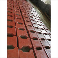 लाल और पीले ज़िग ज़ैग पेवर ब्लॉक्स