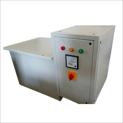 Three Phase Manual Voltage Stabilizer Ambient Temperature: 0-60 Celsius (Oc)