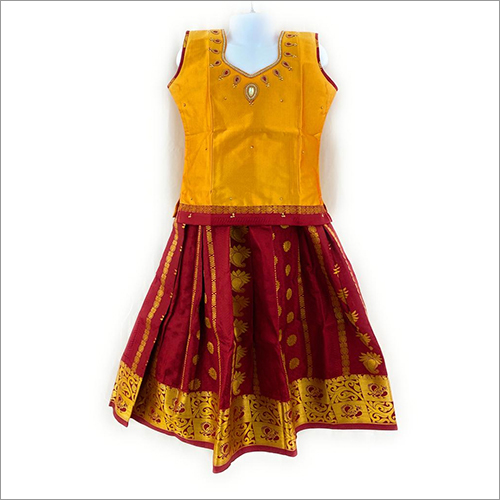 बच्चों के लिए फैंसी सिल्क लहंगा आयु वर्ग: 6-7 वर्ष तक