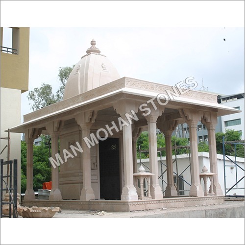 कई स्तंभों वाला पत्थर का मंदिर