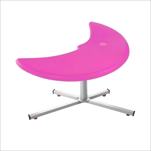 प्ले स्कूल मून शेप टेबल