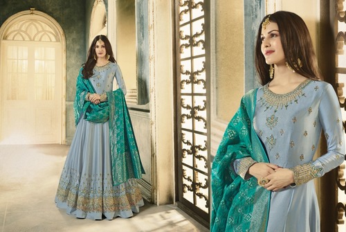 भारतीय अनुपमा डिज़ाइनर साटन जॉर्जेट गाउन