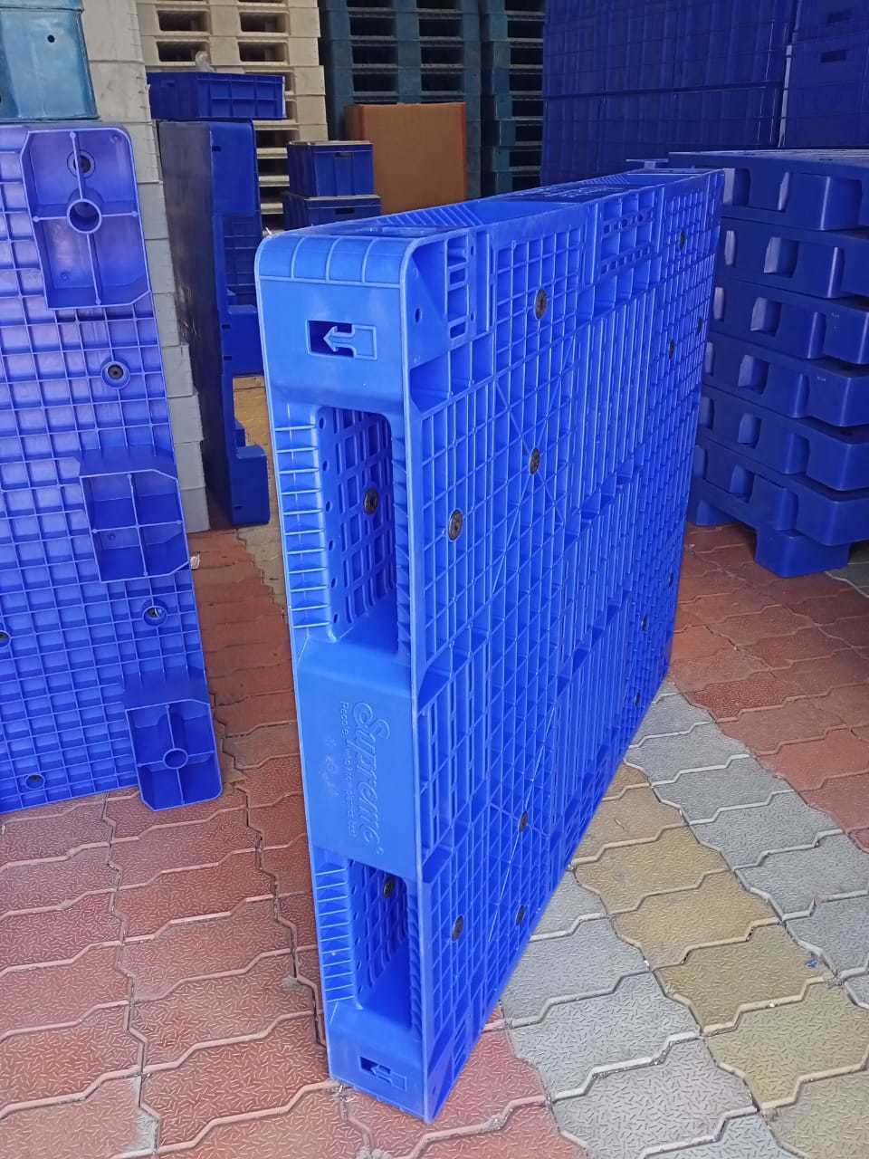 Plastic Pallet - High-density Polyethylene, 48x40 Inches, Durable And Lightweight Design For Efficient Loading