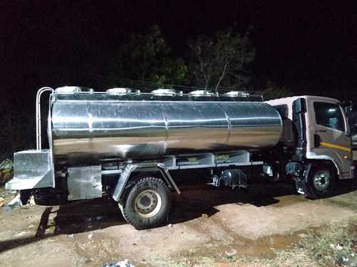 तंजावुर रोड दूध भंडारण टैंकर