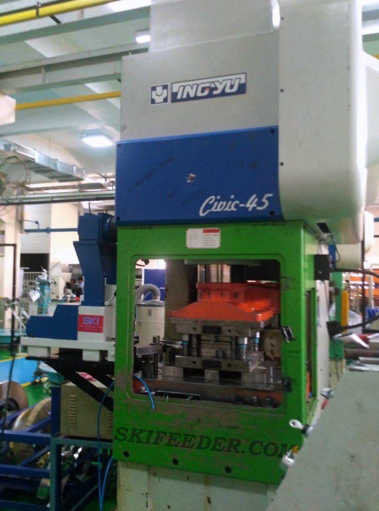 Gripper Feeder - Steel, 1000 X 500 X 1500 Mm, Blue | Variable Speed, Power: 1-5 Kw, Capacity: 50-100 Kg, Ce Compliance