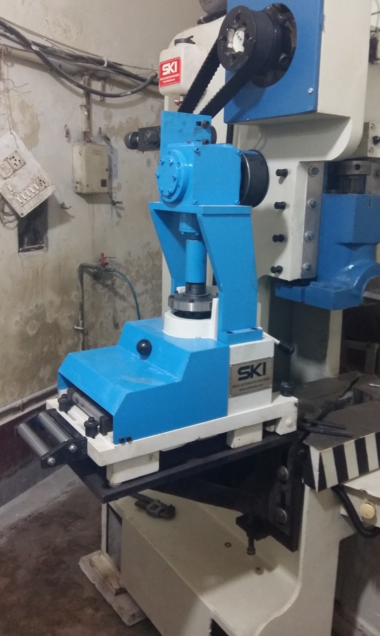 Gripper Feeder - Steel, 1000 X 500 X 1500 Mm, Blue | Variable Speed, Power: 1-5 Kw, Capacity: 50-100 Kg, Ce Compliance