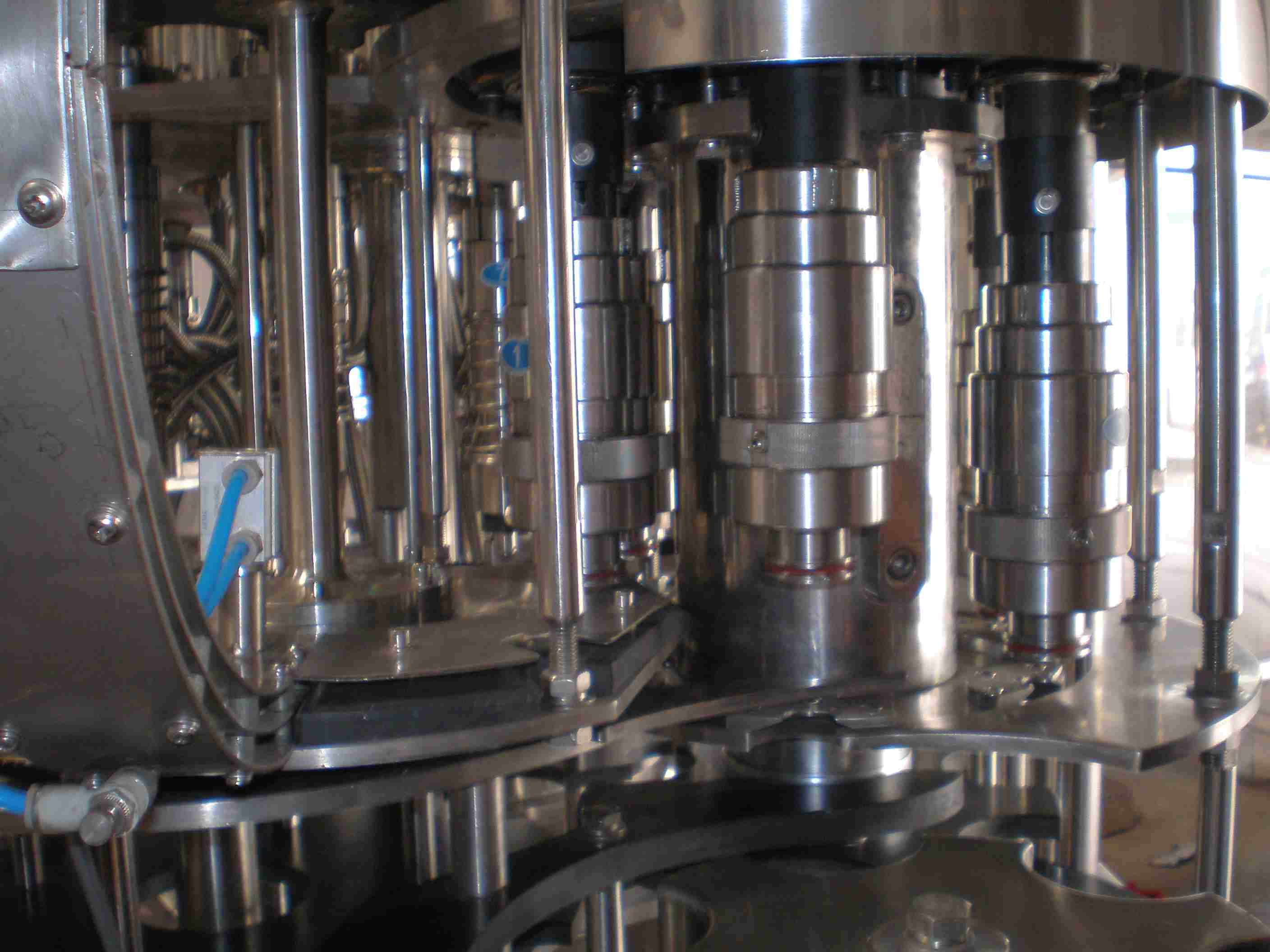 Juice Filling Machine - 380v Electric Sus304 Material 3200x2200x2700 Mm | High Performance Eco Friendly Automatic Control Low Noise Energy Efficient Precise Temperature And Level Control