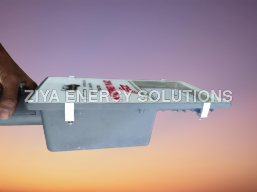 15w सेमी इंटीग्रेटेड सोलर स्ट्रीट लाइट केबल की लंबाई: 300 मिलीमीटर (Mm)